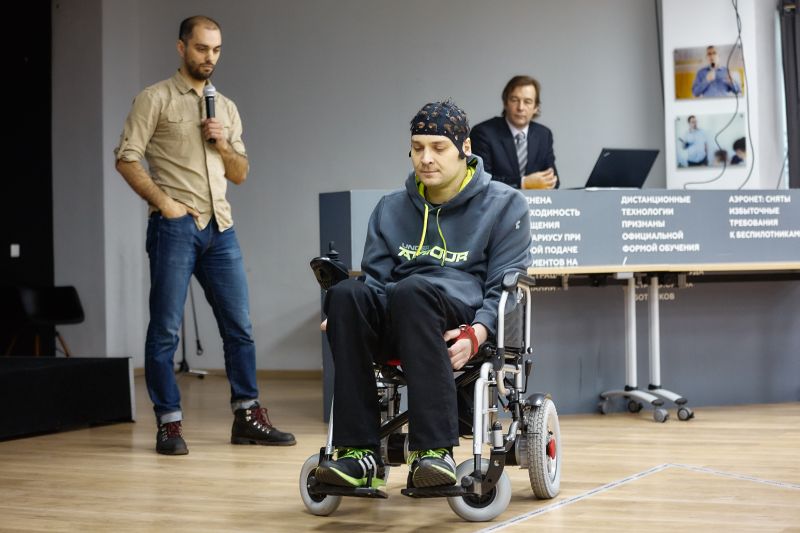 нейрогарнитура для управления инвалидной коляской