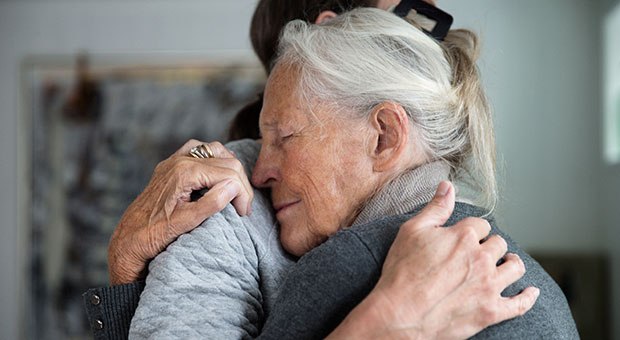 деменция болезнь Альцгеймера помощь пациенты пожилые люди старики