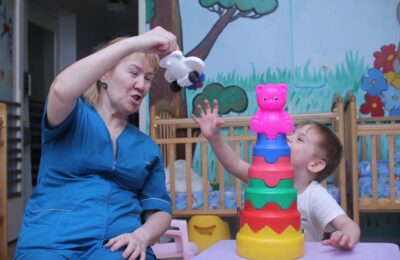 сироты в больницах няни